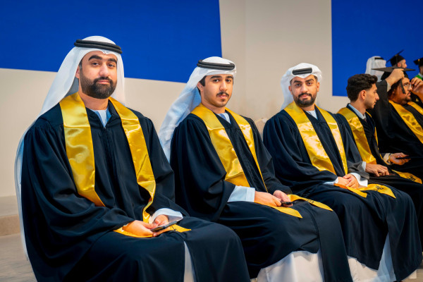 حميد بن راشد يمنح نهيان بن مبارك شهادة الدكتوراة الفخريّة ويشهد تخريج دفعة 