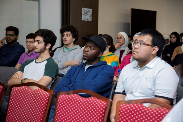 طلبة وخريجو جامعة عجمان يتطوعون في إكسبو 2020