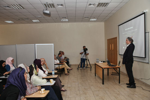 Eminent Architect Tom Wiscombe Lectures at Ajman University