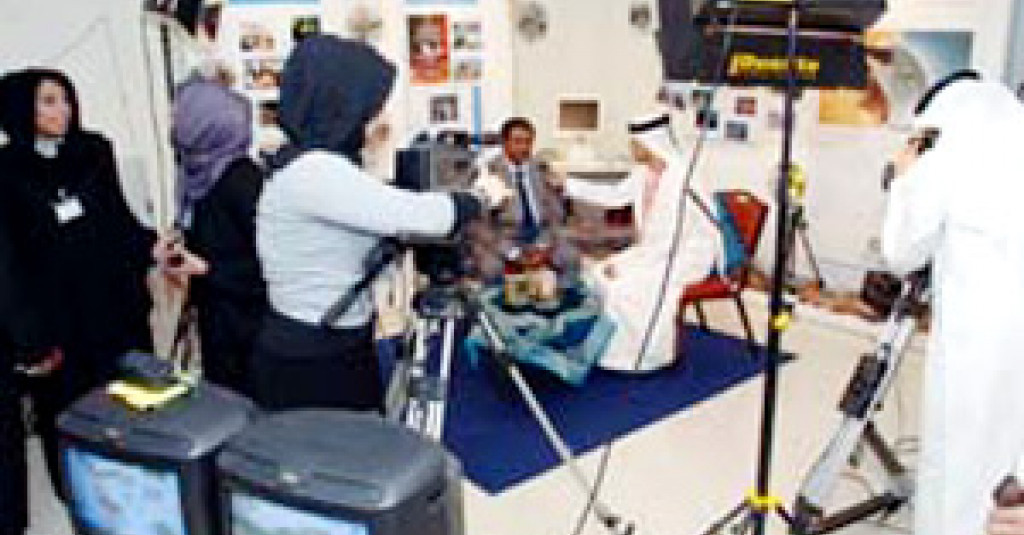 جامعة عجمان بالفجيرة تعرض خدماتها الصفية وغير الصفية في يوم مفتوح وتُكَرِّمُ الطلبة المتميزين والجهات المتعاوِنة 