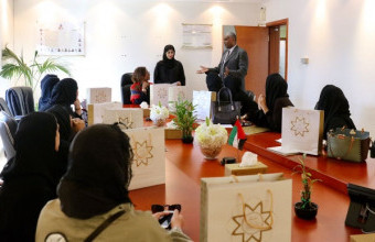 طالبات القانون يطلعن على تجربة دائرة الميناء والجمارك في عجمان