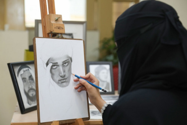 جامعة عجمان تنظم كرنفالا للفنون الجميلة